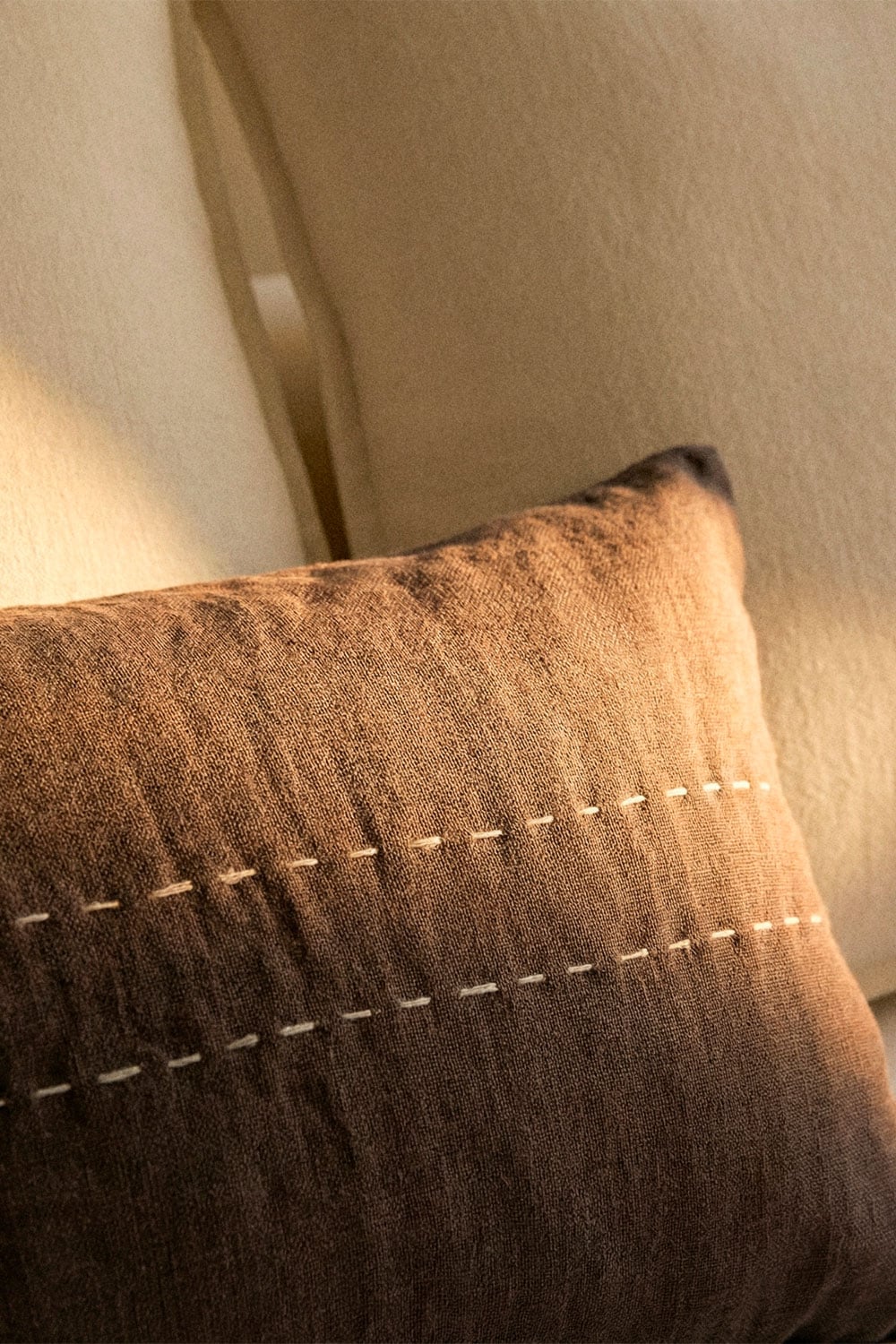 Rectangular cushion 30x40 cm in Nimia linen, gallery image 2