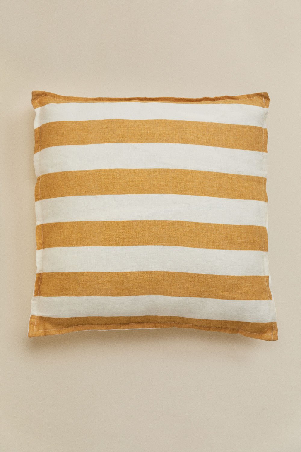 Square cushion 45x45 cm in Trakos linen, gallery image 1