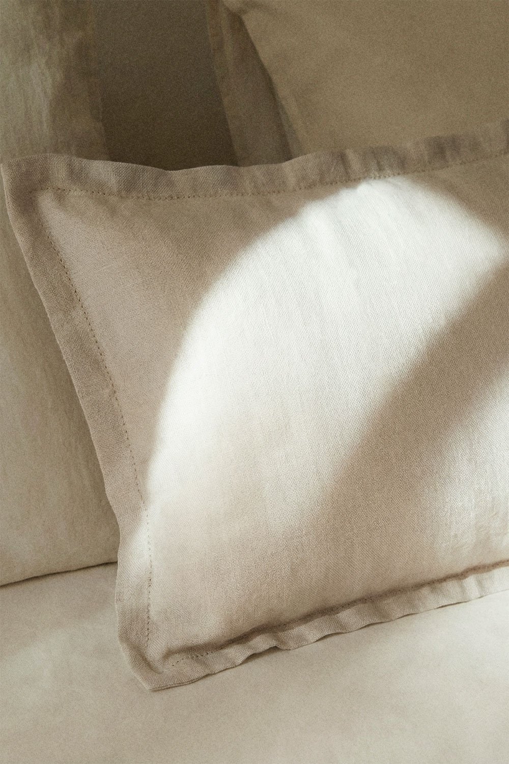 Rectangular cushion 30x50 cm in Ludet linen, gallery image 2