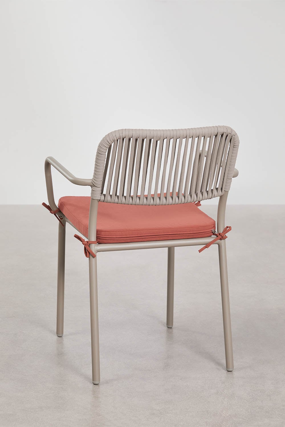 Pack of 6 stackable garden chairs with braided rope armrests Arhiza, gallery image 4