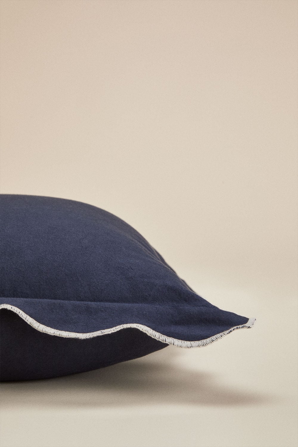 Square cushion 45x45 cm in Kovey cotton, gallery image 3