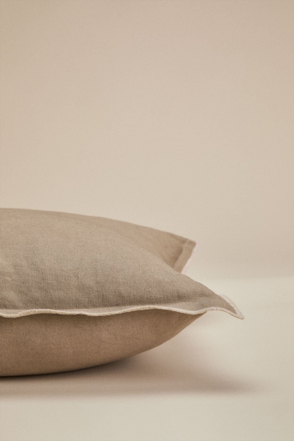 Square cushion 40x40 cm in Angola cotton and linen, gallery image 3