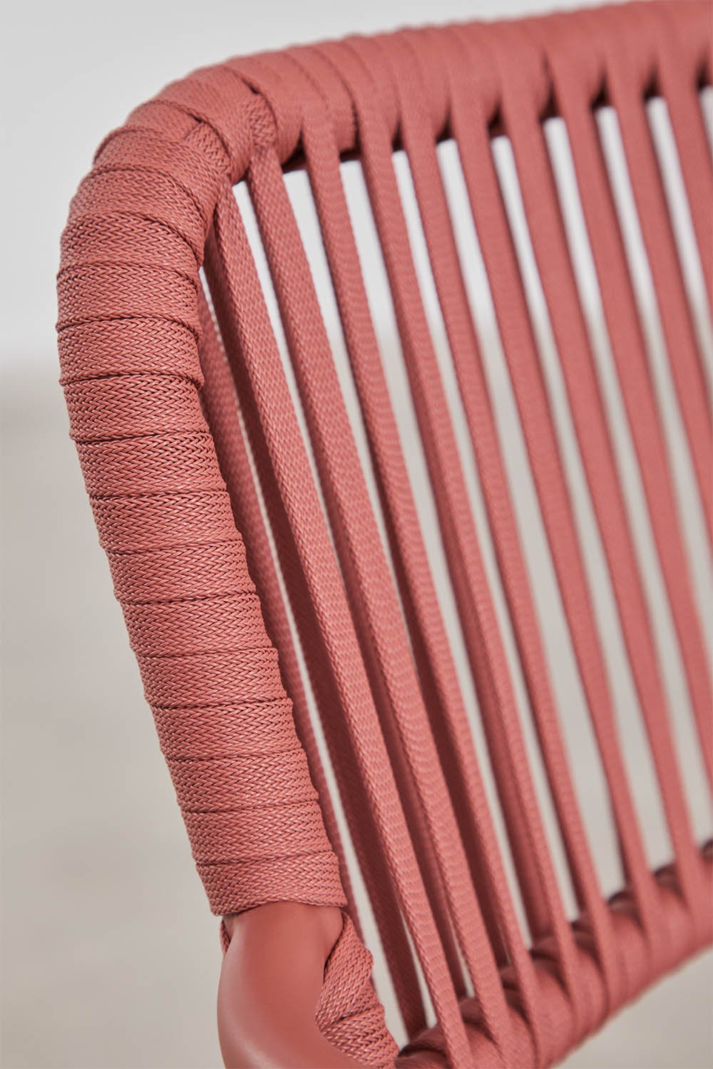 Pack of 4 stackable dining chairs with armrests in braided rope Arhiza, gallery image 4