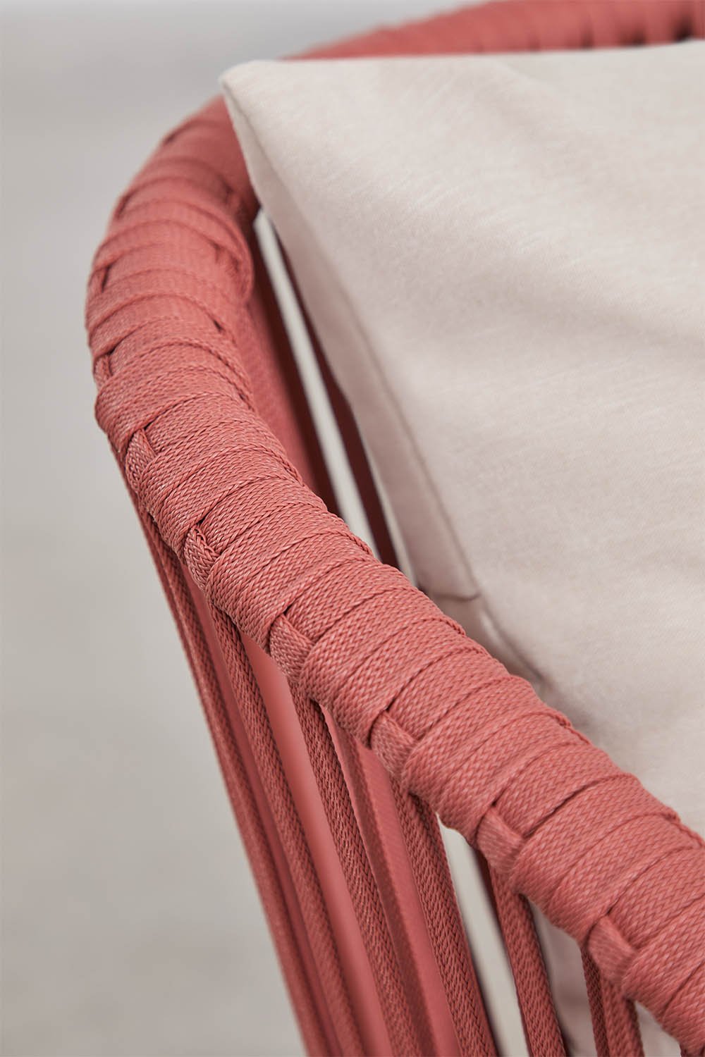 Pack of 4 garden chairs with armrests in braided rope Arhiza Classic, gallery image 6