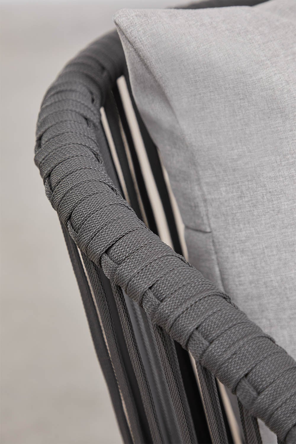 Pack of 4 garden chairs with armrests in braided rope Arhiza Classic, gallery image 6