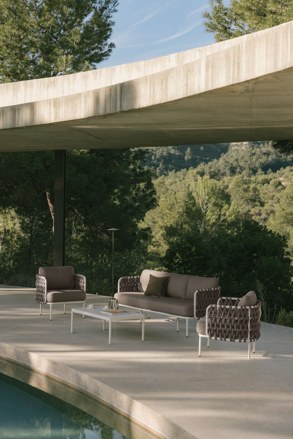 Garden set with 3-seater sofa, 2 armchairs in Tevary braided rope, and Boleni aluminum coffee table, gallery image 1