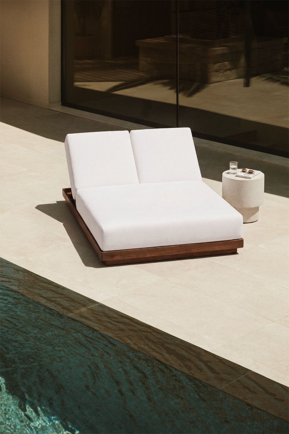 Double reclining sun lounger in acacia wood Lecia, gallery image 1