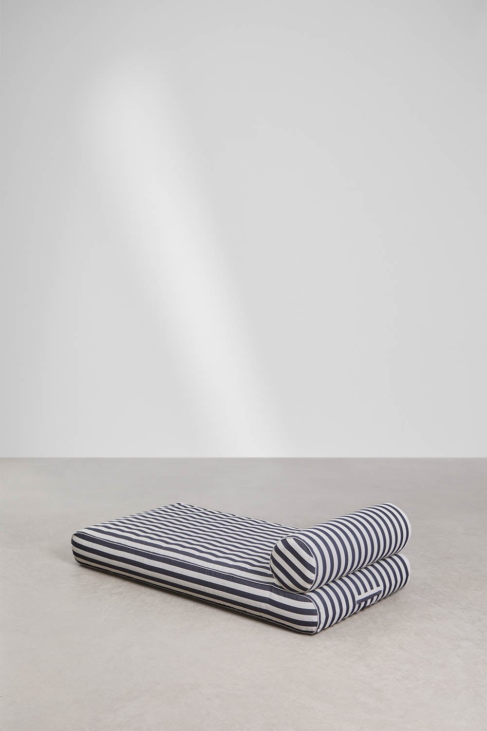 Lirenita inflatable lounger, gallery image 3