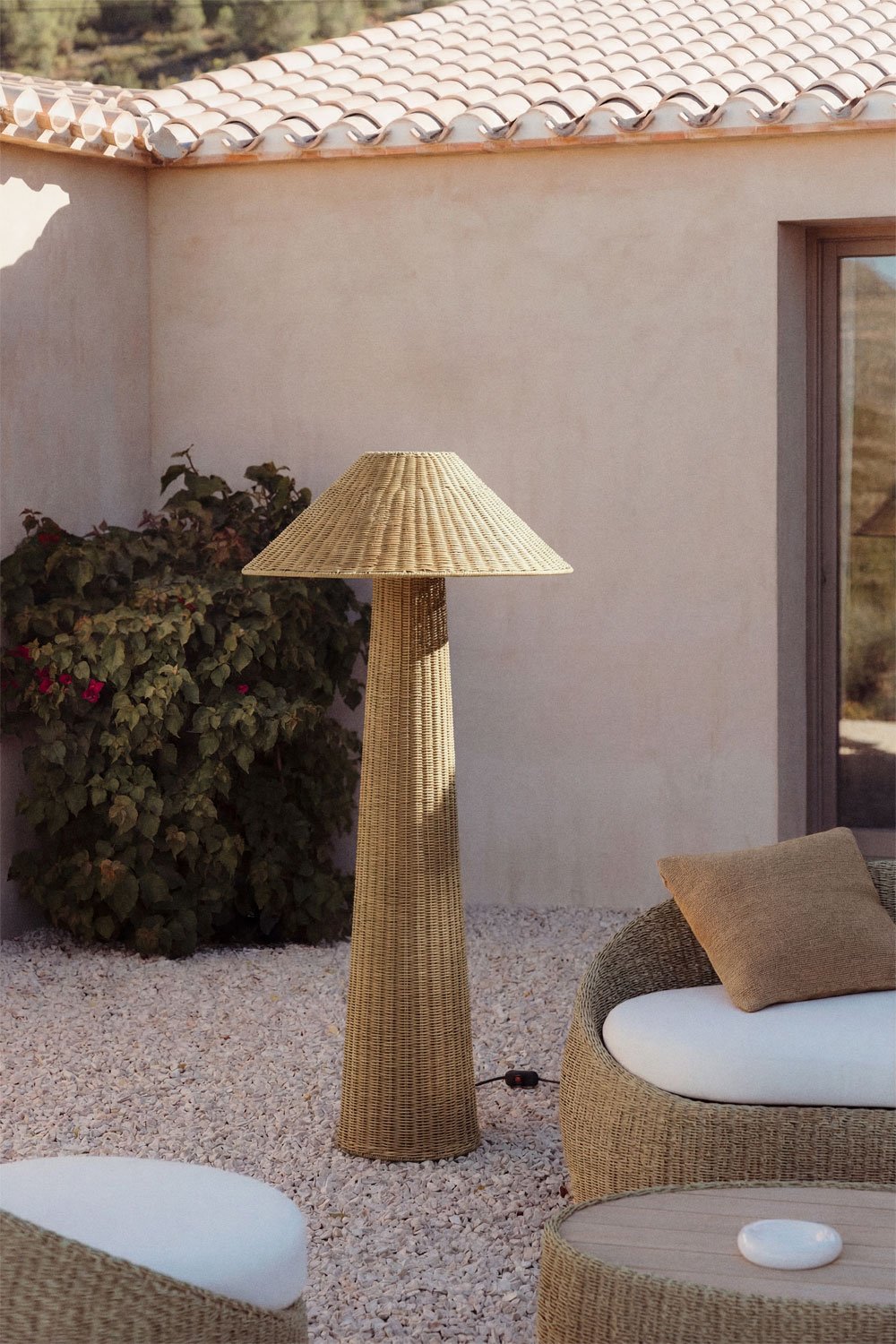 Ekain outdoor floor lamp in synthetic rattan and iron, gallery image 1
