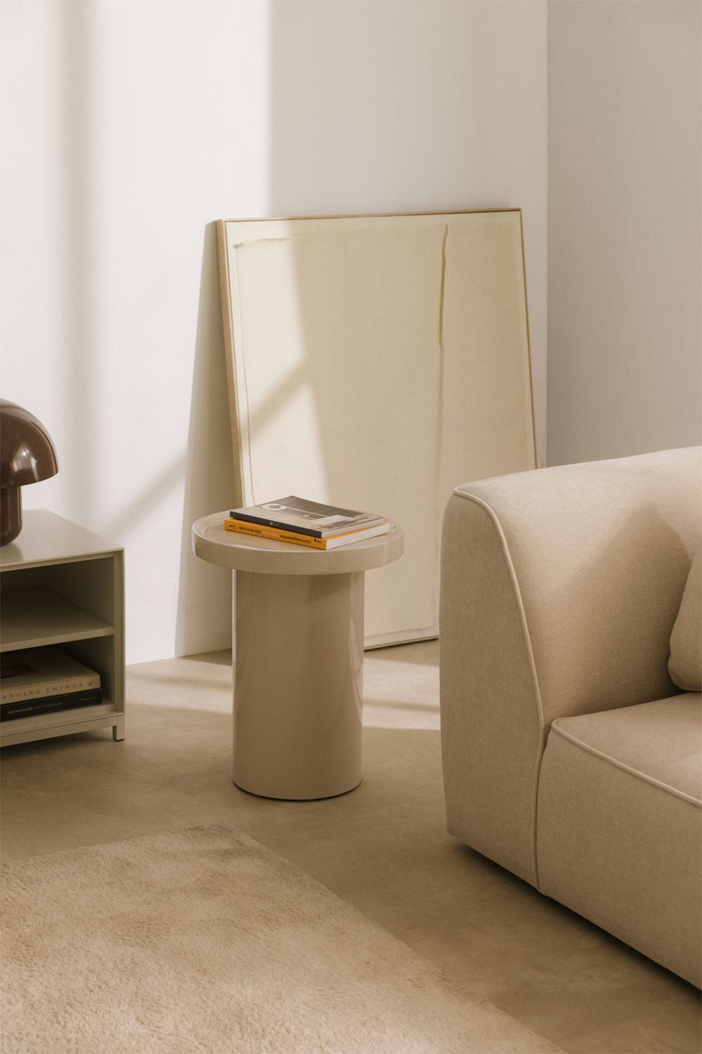 Round side table in MDF Cirela, gallery image 1