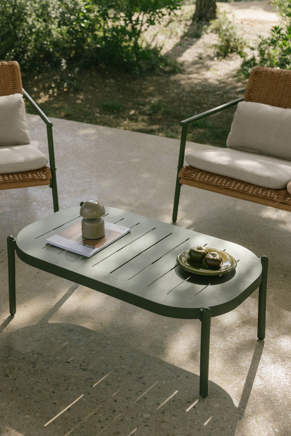 Duroli garden set with 2 armchairs and coffee table in aluminum and synthetic rattan, gallery image 2