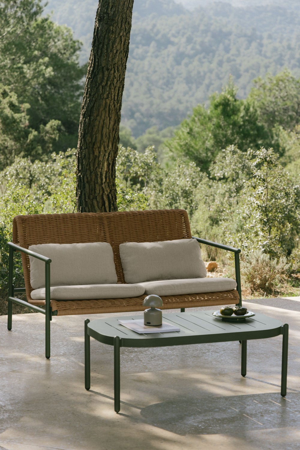 Duroli synthetic rattan and aluminum garden set with 2-seater sofa and coffee table, gallery image 1