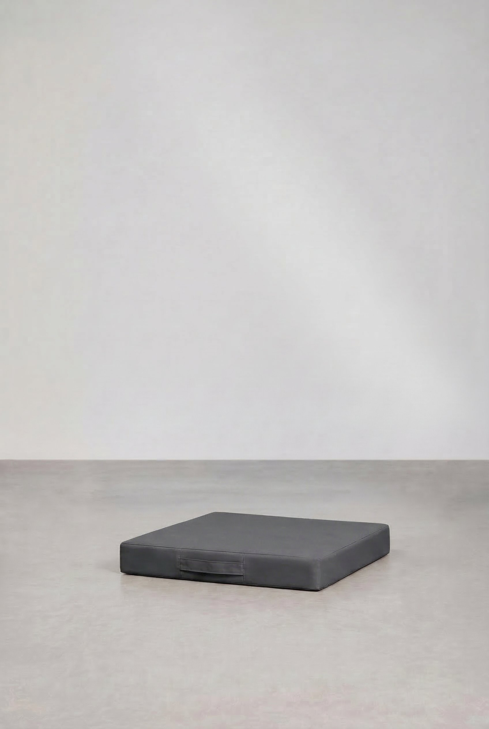 Protective cover for Otley garden coffee table, gallery image 1