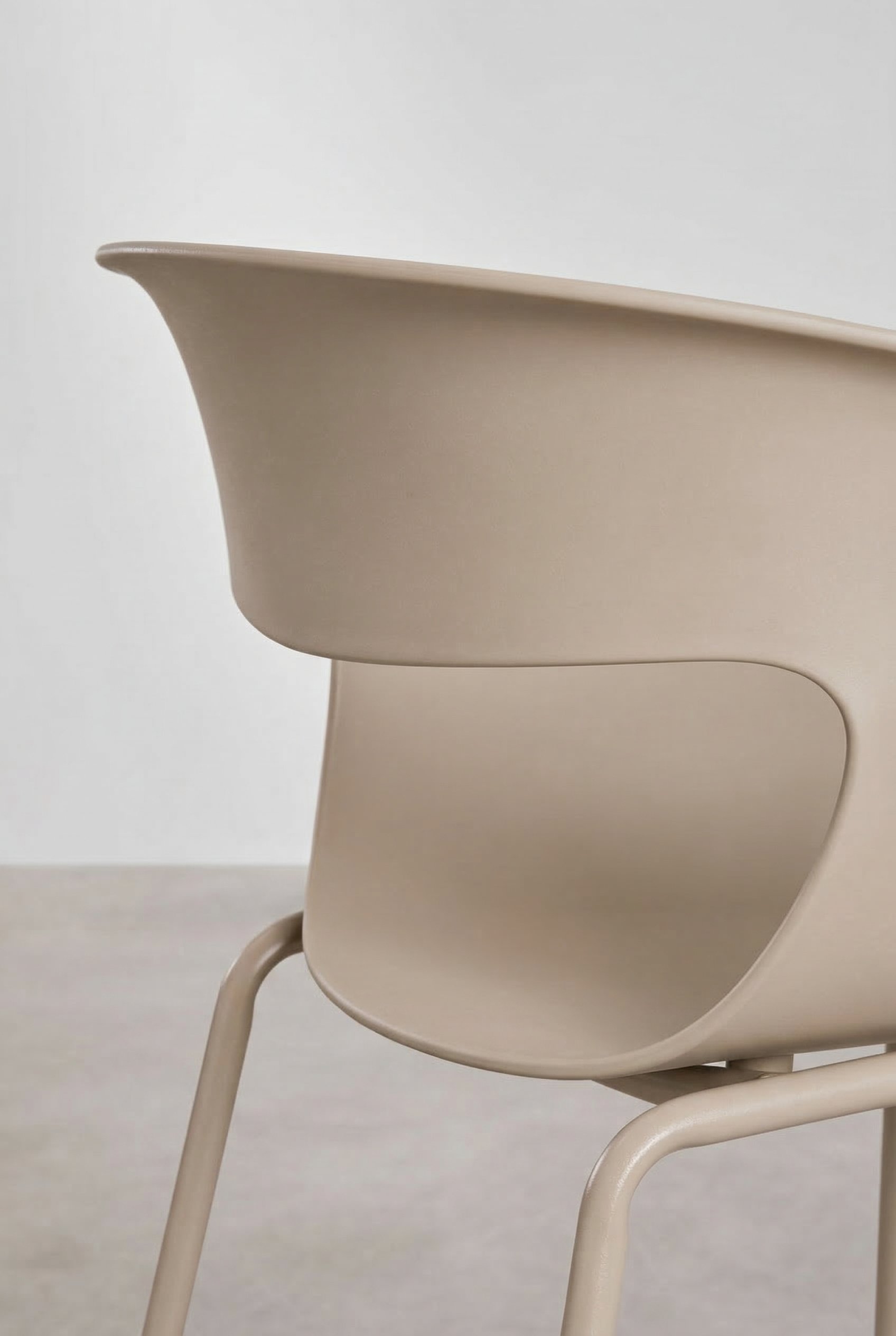 Alanys high garden stool in polypropylene and steel, gallery image 4