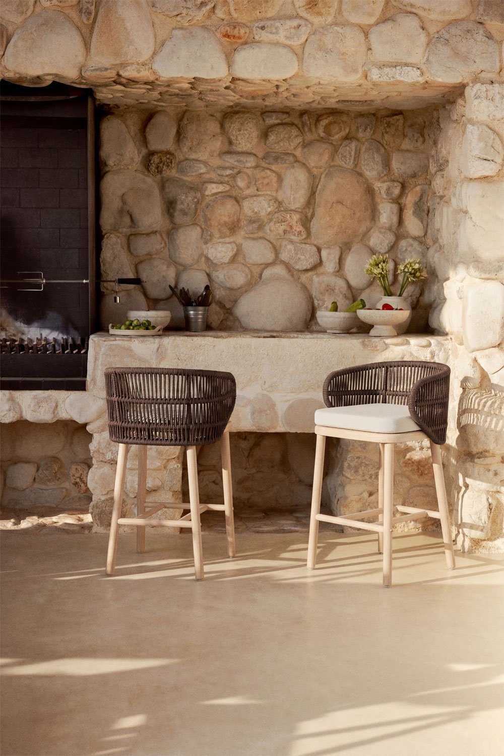 Pack of 2 high garden stools in acacia wood and braided rope Capri, gallery image 1