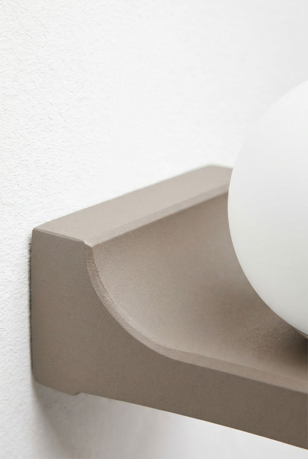 Lanham aluminum outdoor wall light, gallery image 4