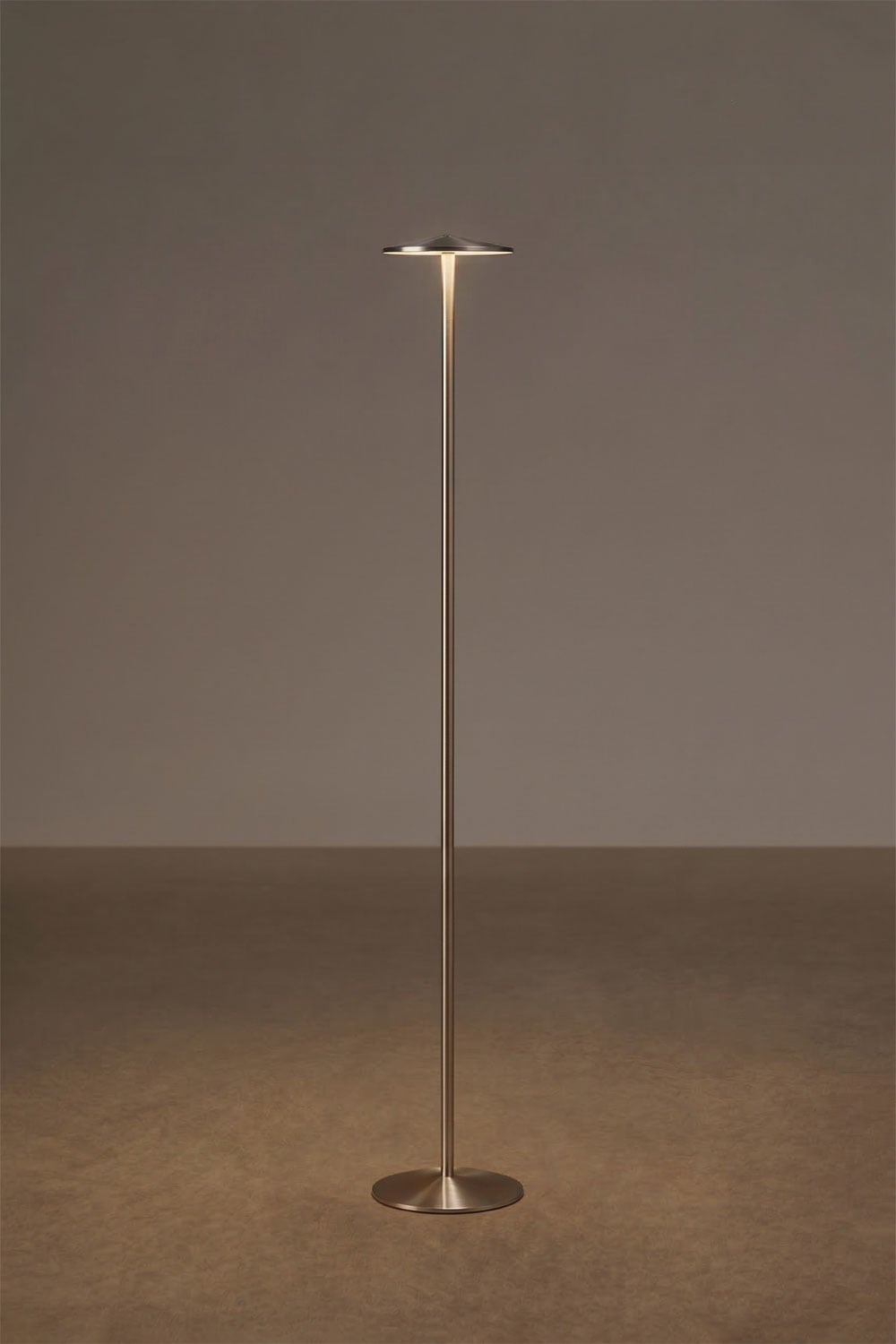 Wireless LED Outdoor Floor Lamp in Iron Emilein, gallery image 2