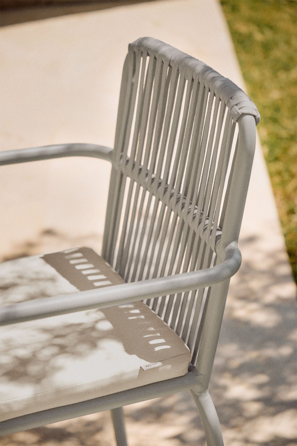 Pack of 2 stackable garden chairs with aluminum armrests Alberta, gallery image 2