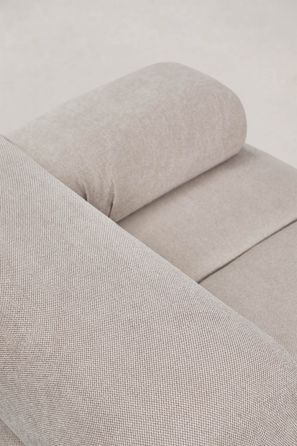 Kendall 4-piece modular sofa and bouclé vacuum-packed pouf, gallery image 9