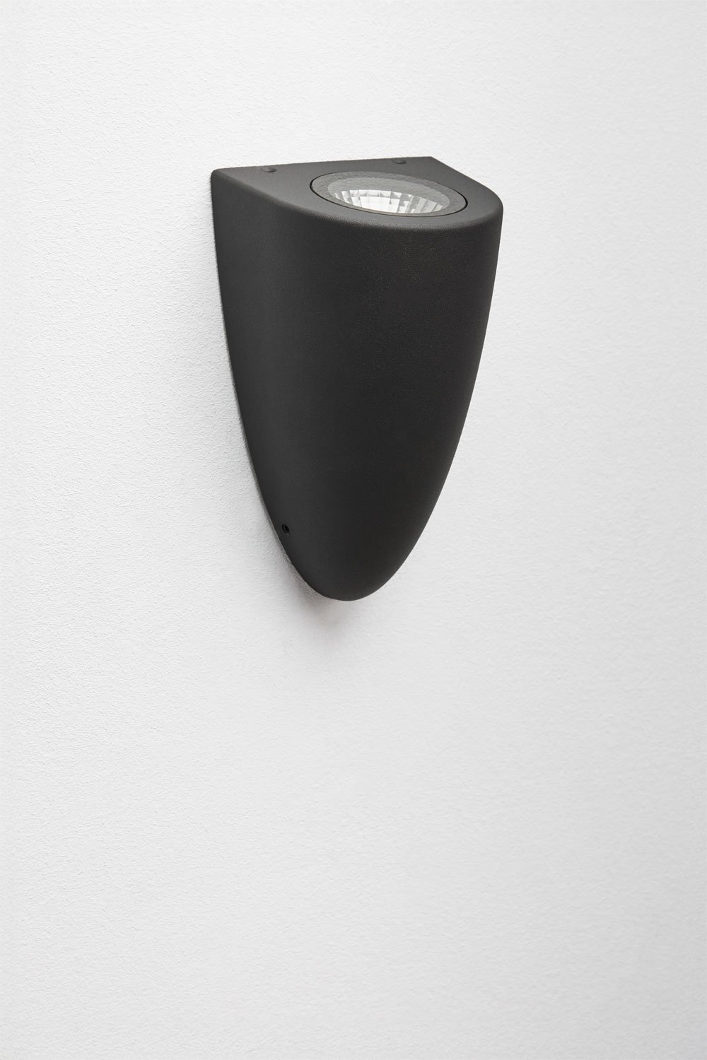 Seattle outdoor wall light in aluminum, gallery image 1