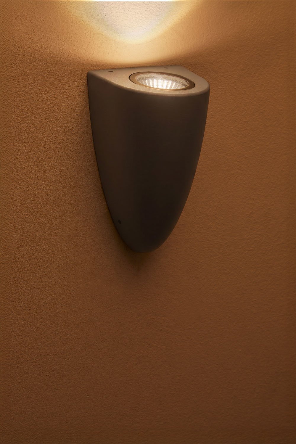 Seattle outdoor wall light in aluminum, gallery image 2
