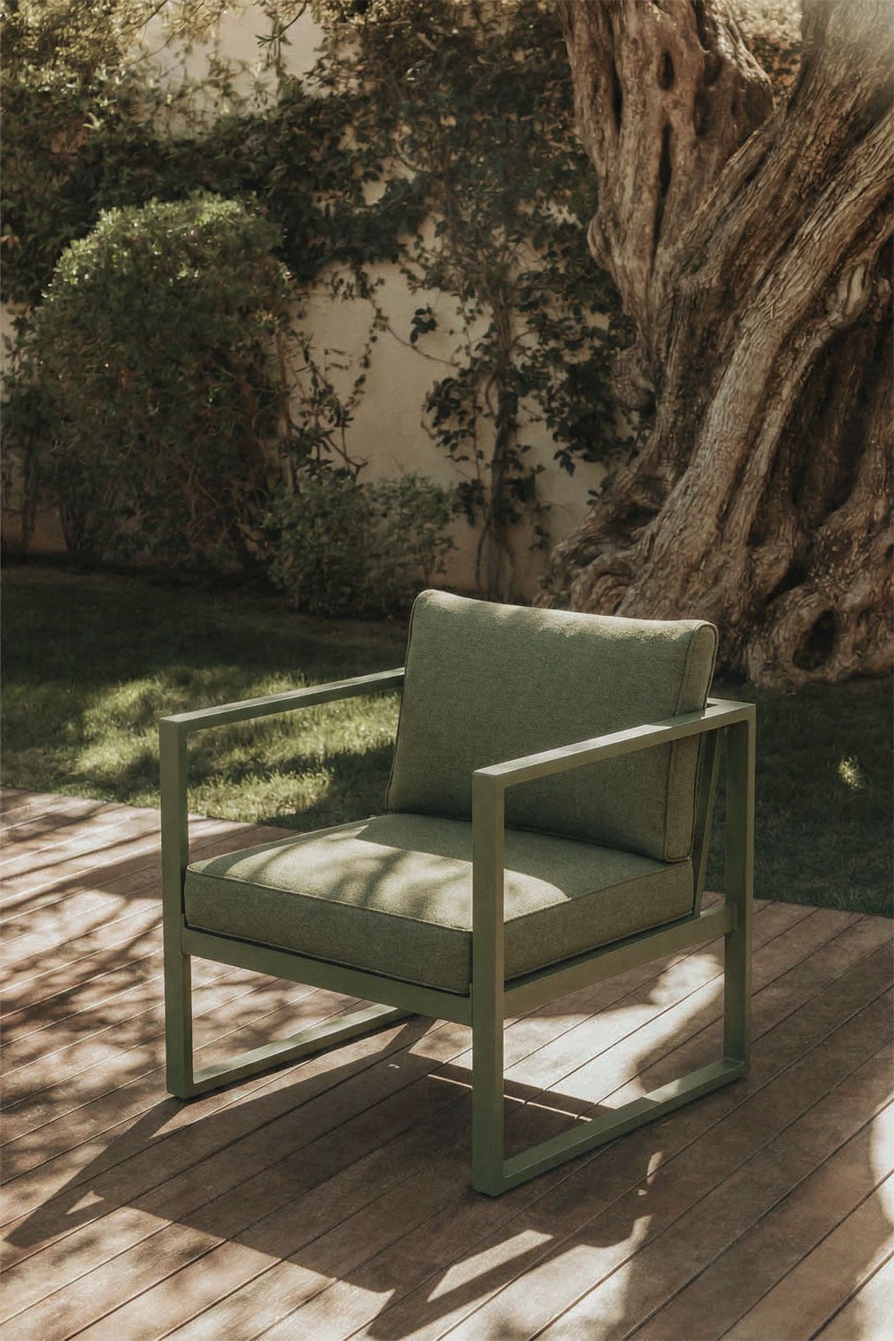 Lipov aluminum garden armchair, gallery image 1