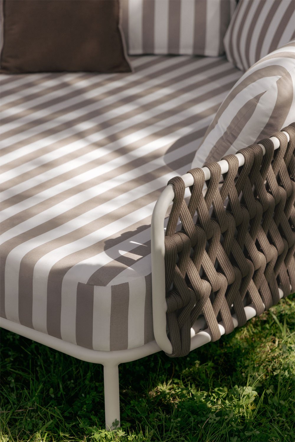 Double sun lounger in aluminum and braided rope with Tevary cushions, gallery image 2