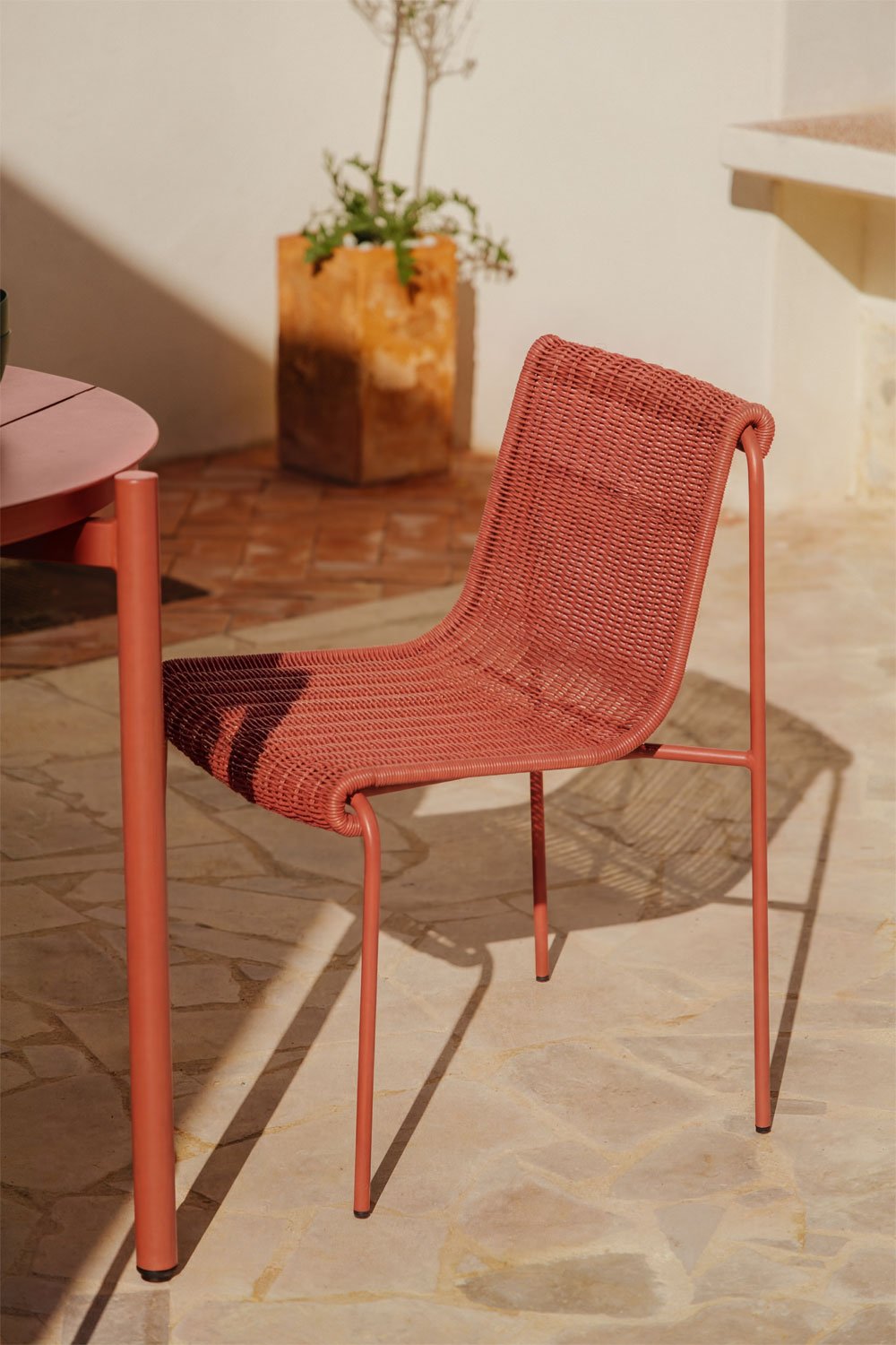 Pack of 4 garden chairs in synthetic rattan and steel Revia, gallery image 1