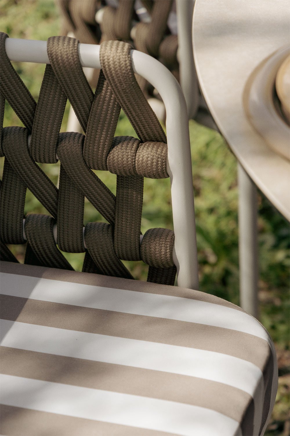 Tevary garden chair with aluminum armrests and braided rope, gallery image 2