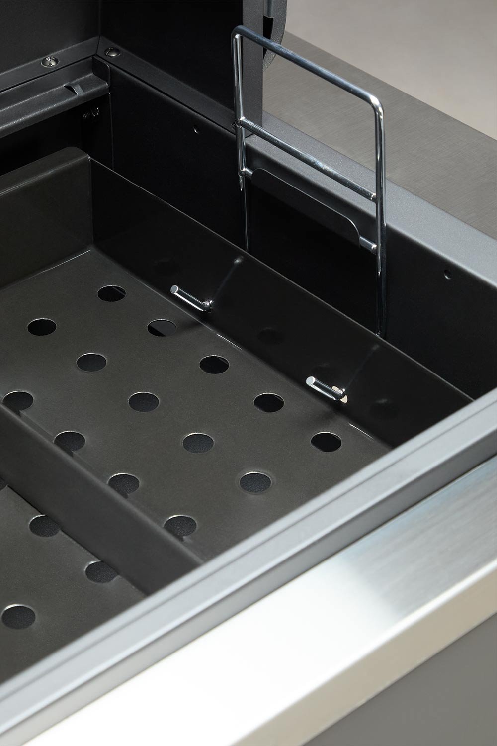 Module with charcoal barbecue for Savona modular outdoor kitchen in steel, gallery image 8