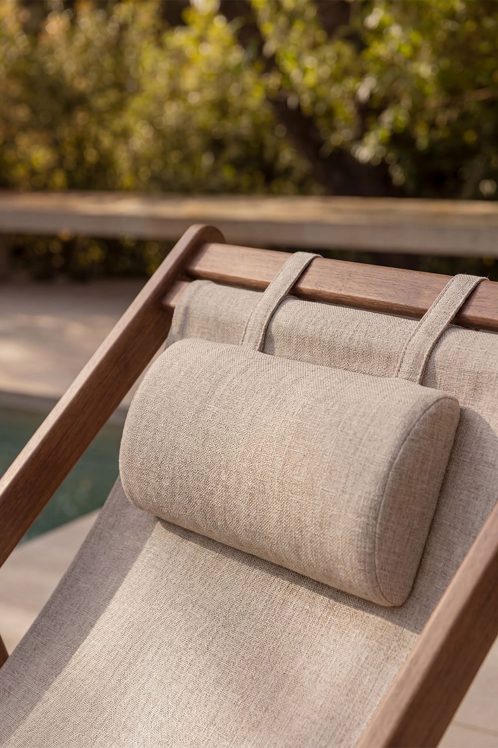 Folding hammock in acacia wood with Rondonia cushion, gallery image 2