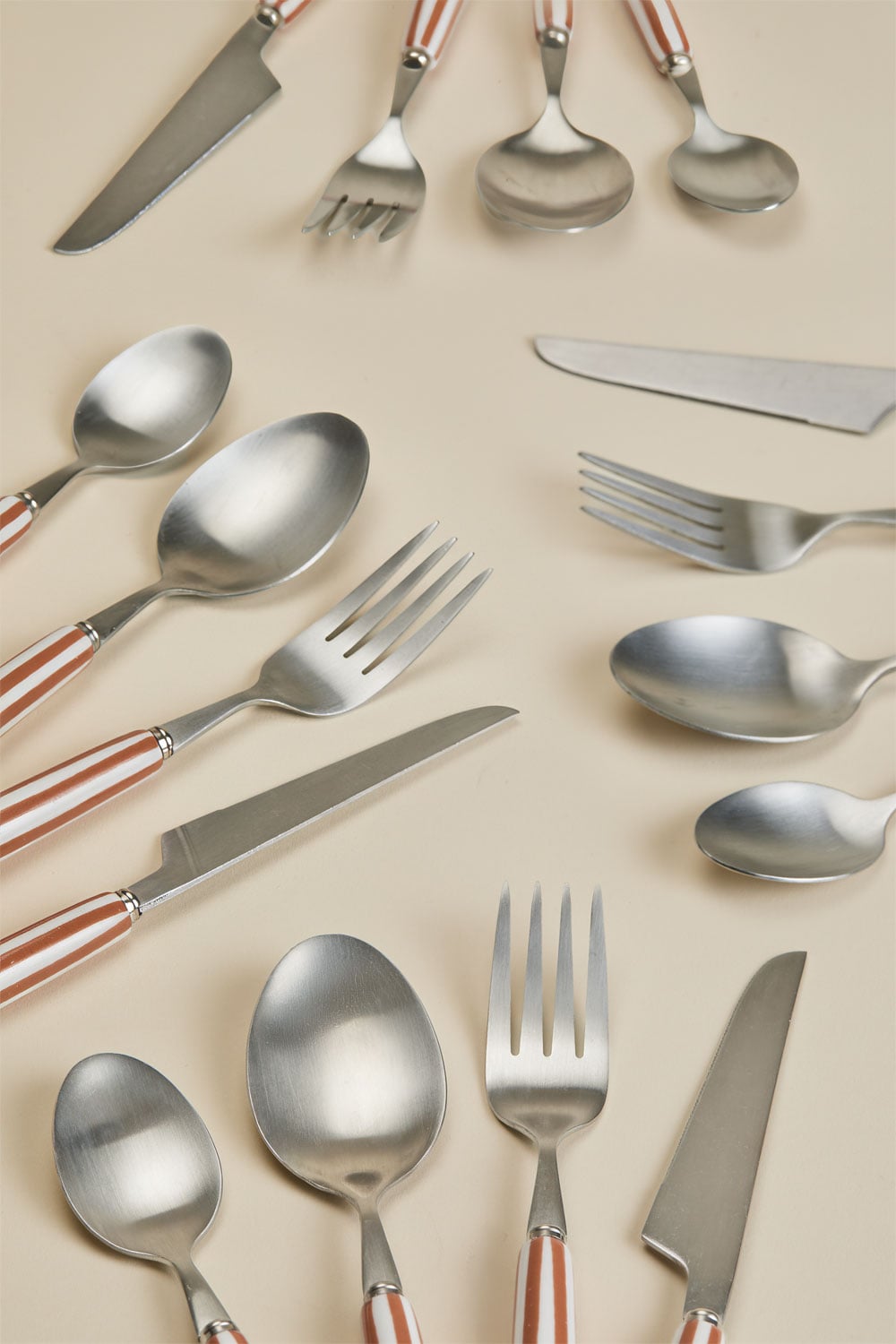 16-piece cutlery set in stainless steel and ceramic Ireli, gallery image 4