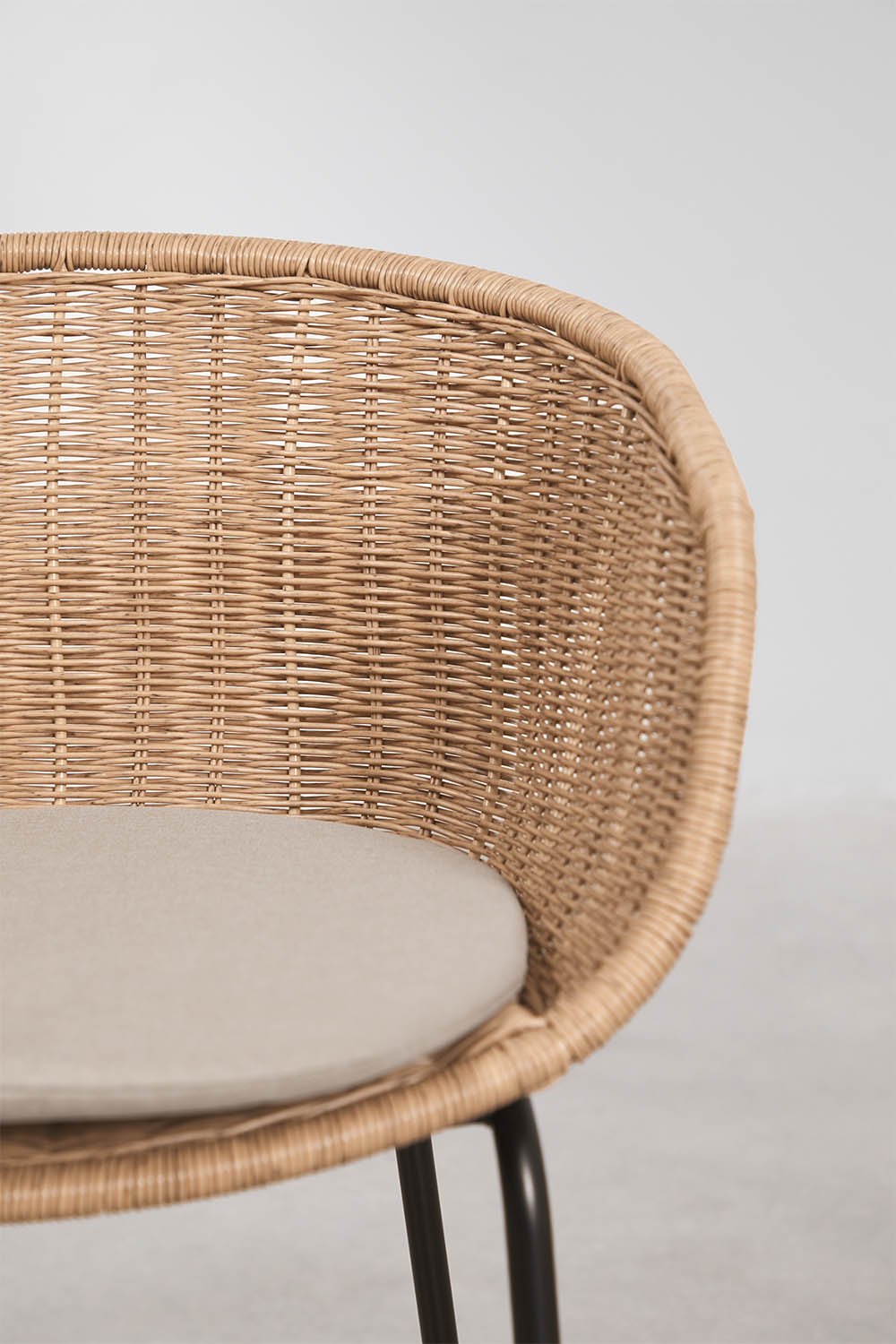 New Tulua synthetic rattan and steel garden chair with armrests, gallery image 4