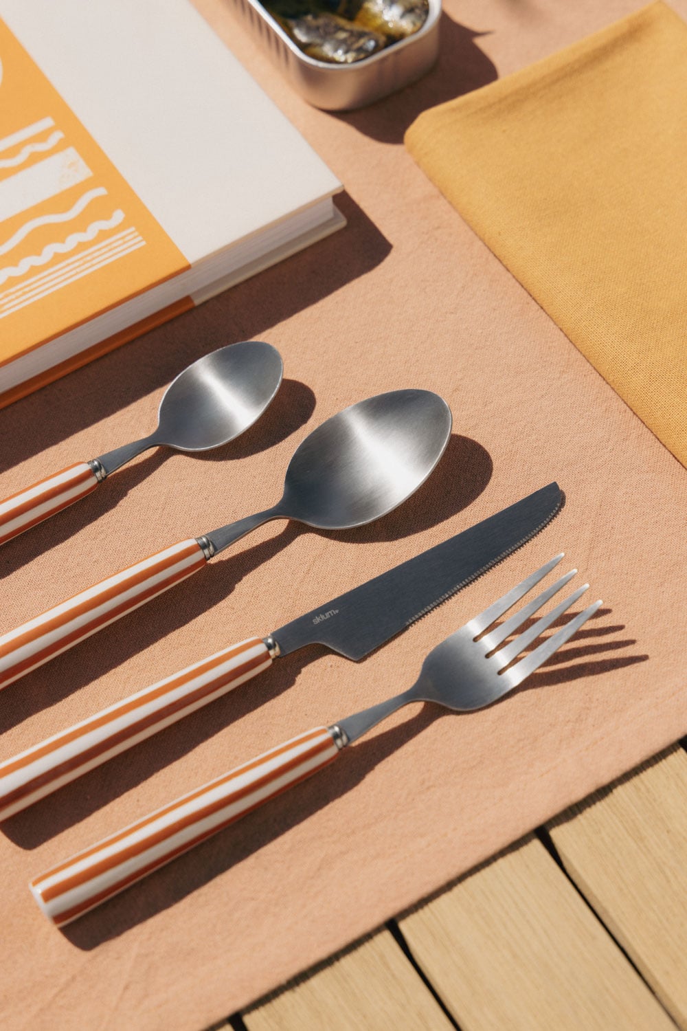 16-piece cutlery set in stainless steel and ceramic Ireli, gallery image 3