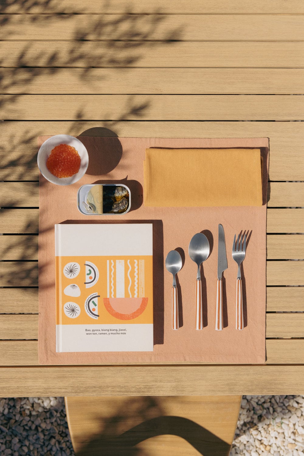 16-piece cutlery set in stainless steel and ceramic Ireli, gallery image 1