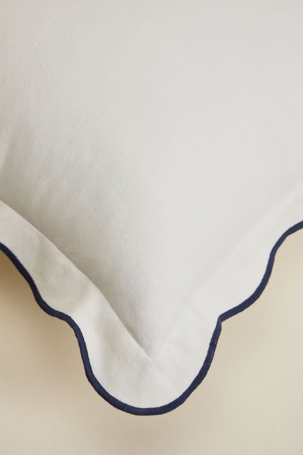 Square cushion 45x45 cm in Kovey cotton, gallery image 4