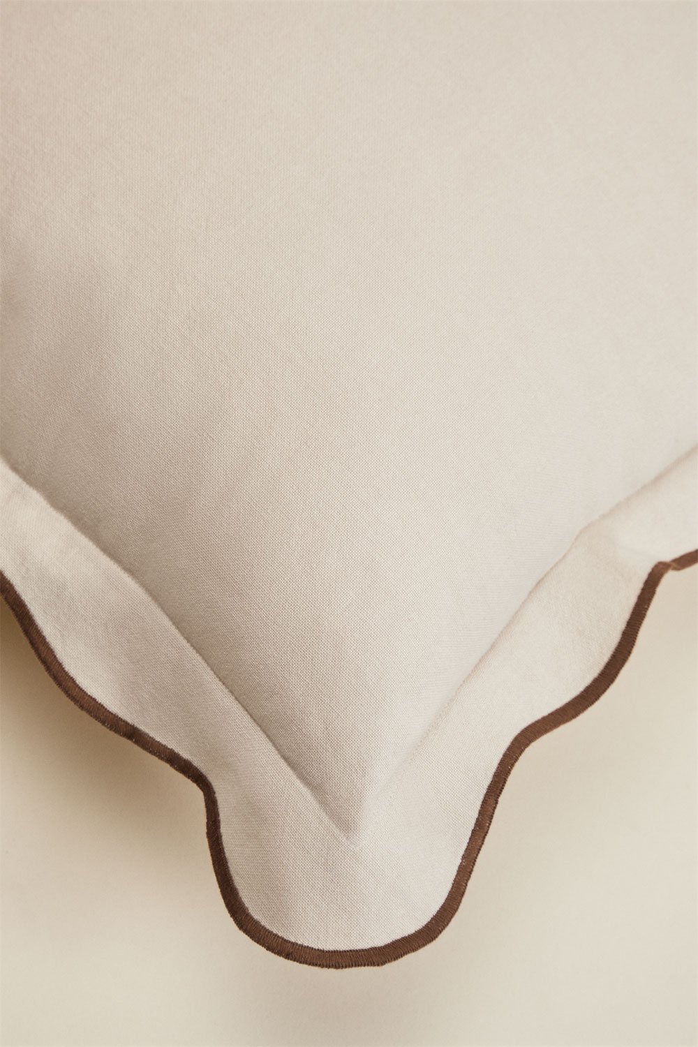 Square cushion 45x45 cm in Kovey cotton, gallery image 4