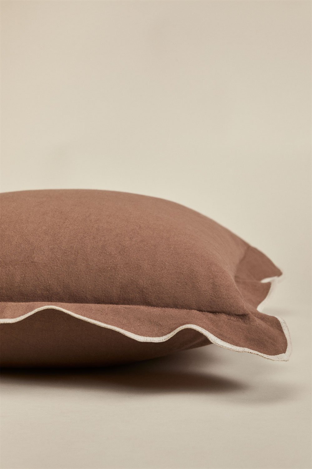 Square cushion 45x45 cm in Kovey cotton, gallery image 3