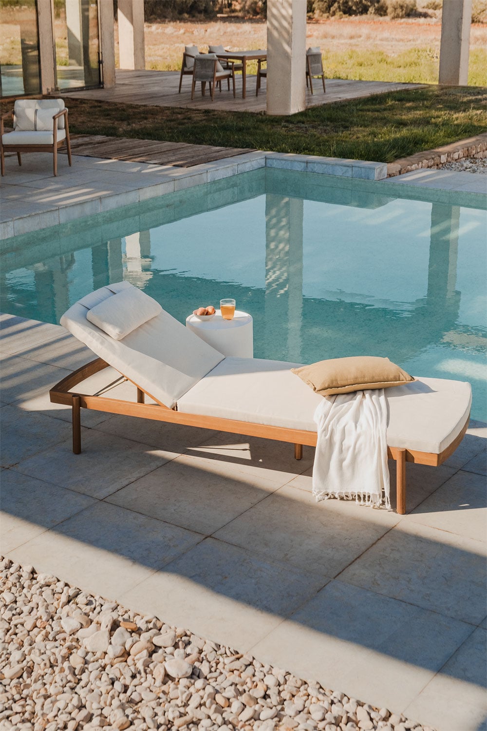 Pack of 2 reclining loungers in acacia wood with Aderyn cushion, gallery image 1