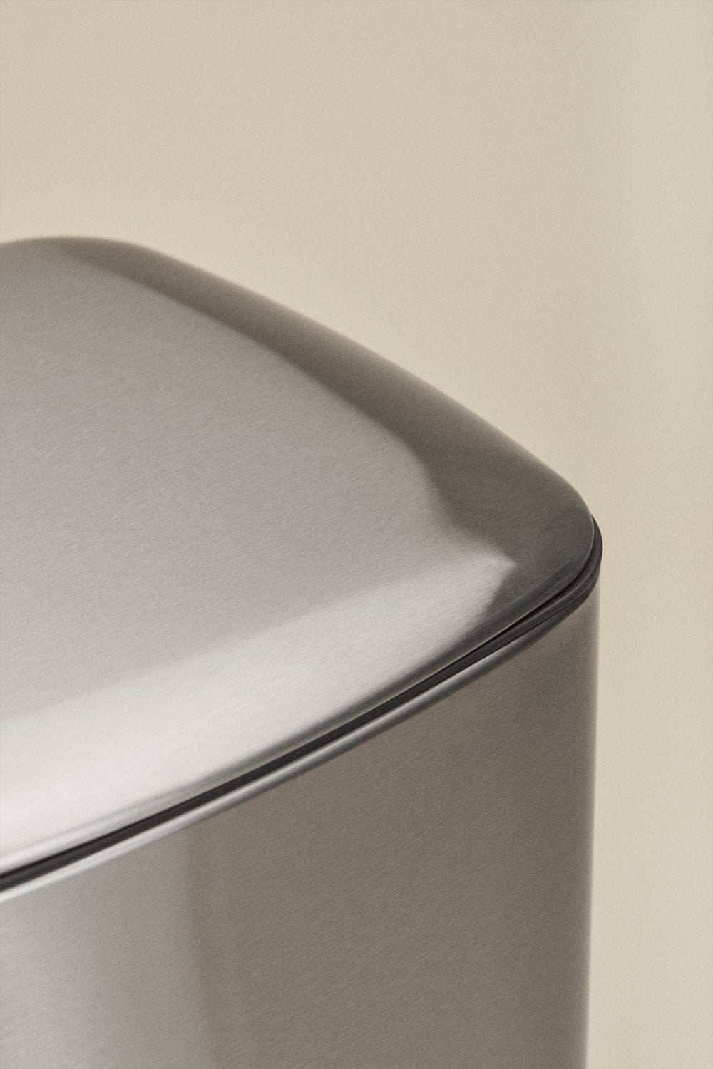 Outdoor pedal bin in Sosuina steel, gallery image 3