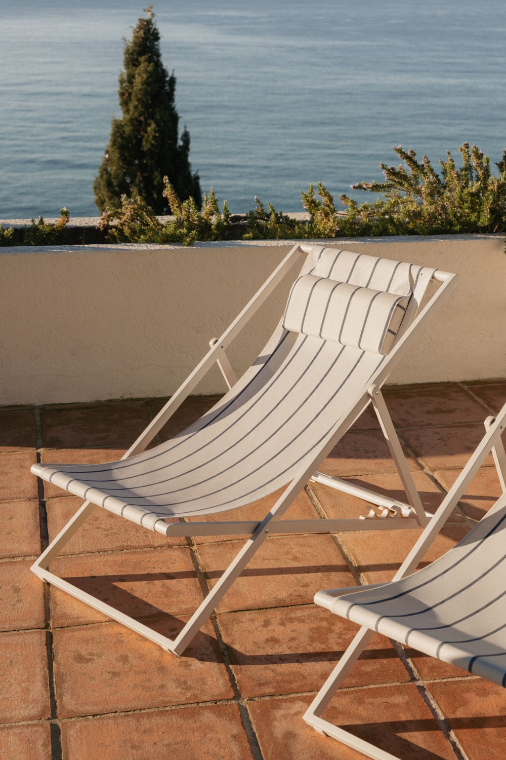 Folding steel hammock with cushion Jensy, gallery image 1