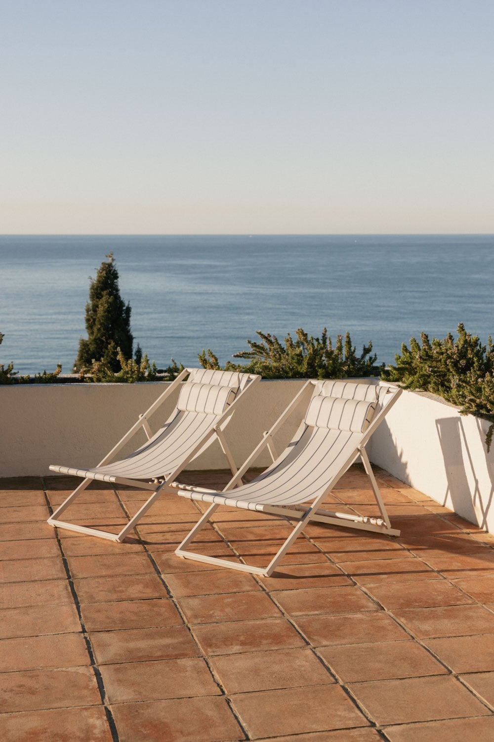 Pack of 2 folding steel hammocks with Jensy cushion, gallery image 1