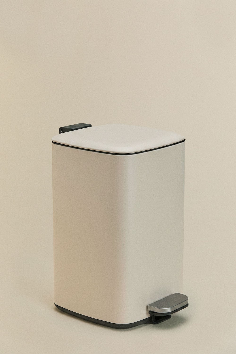 Outdoor pedal bin in Sosuina steel, gallery image 1