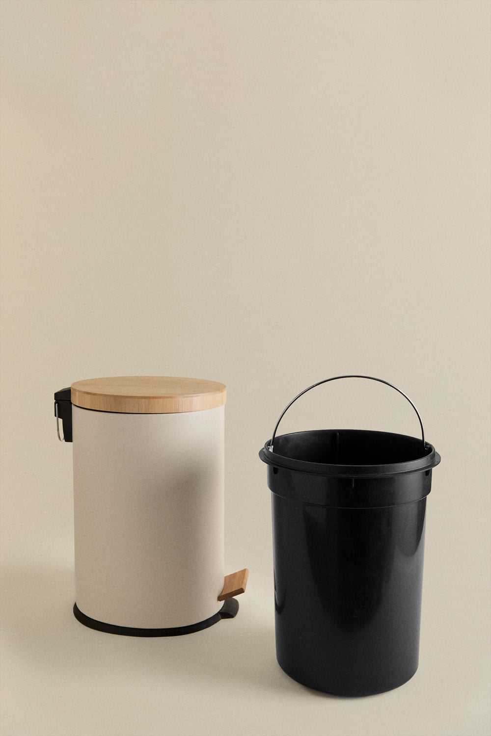 Outdoor pedal bin in galvanized steel and bamboo Sosua, gallery image 5