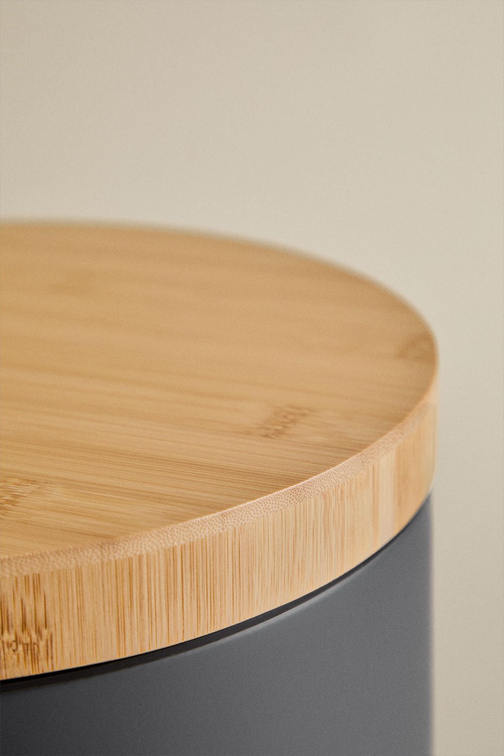 Outdoor pedal bin in galvanized steel and bamboo Sosua, gallery image 3
