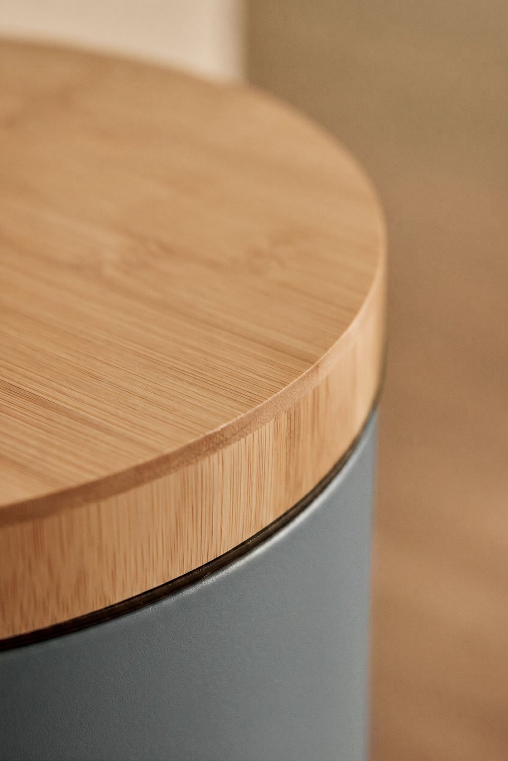 Galvanized steel and bamboo pedal bin Sosua, gallery image 2