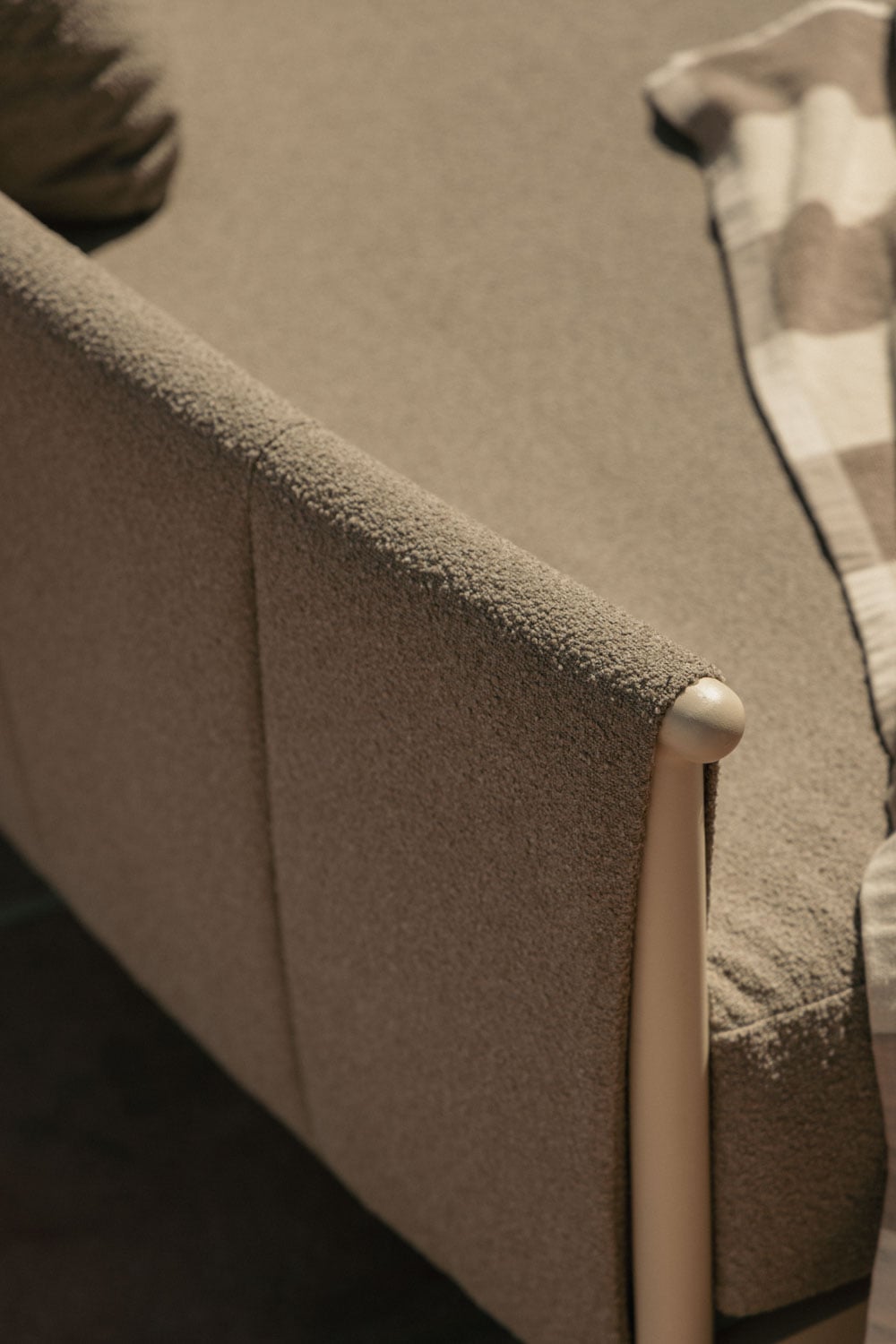 Double sun lounger in bouclé and aluminum with Boleni cushions, gallery image 2
