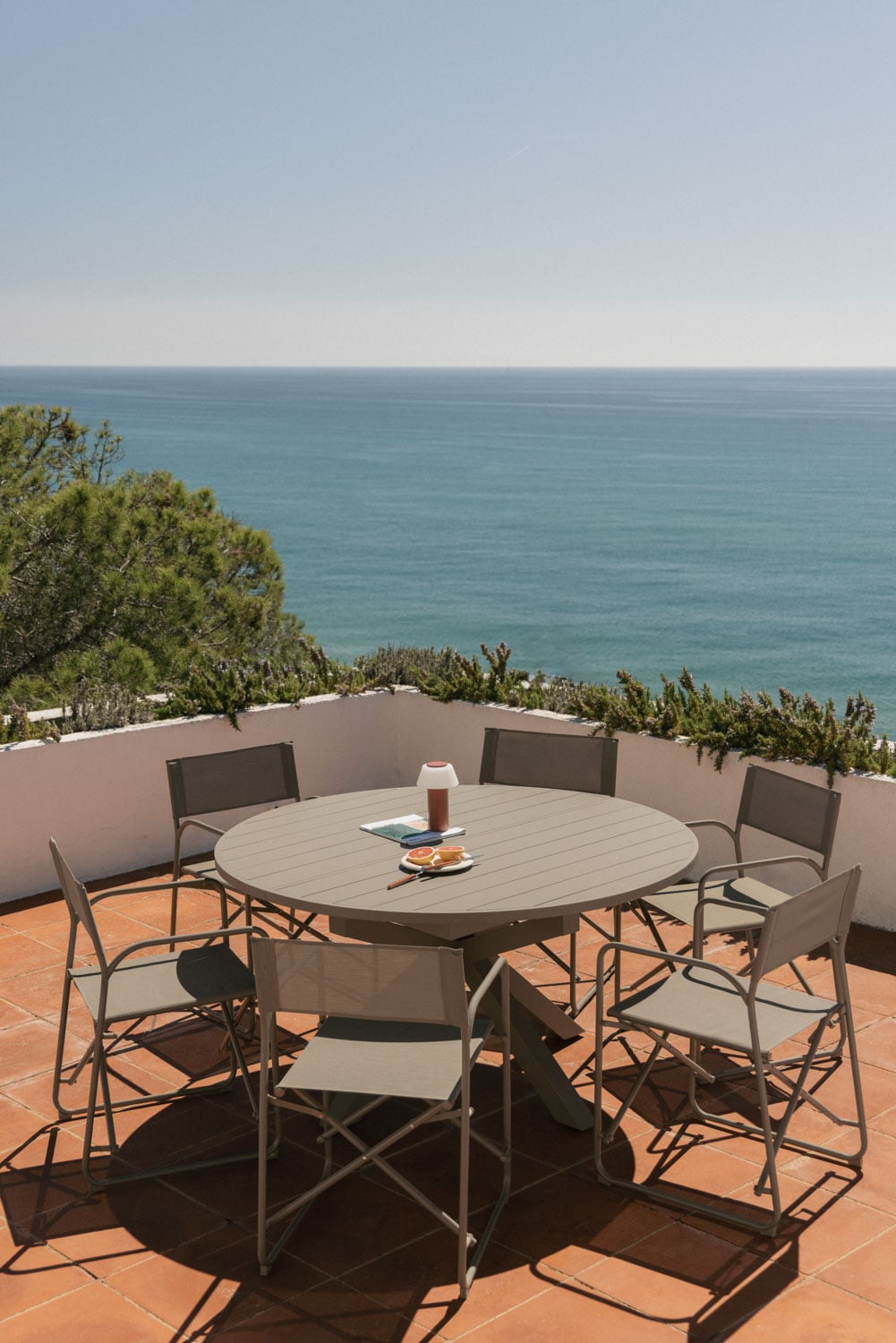 145-200x145 cm extendable Barces aluminum table set and 6 Melida folding garden director chairs in steel, gallery image 1