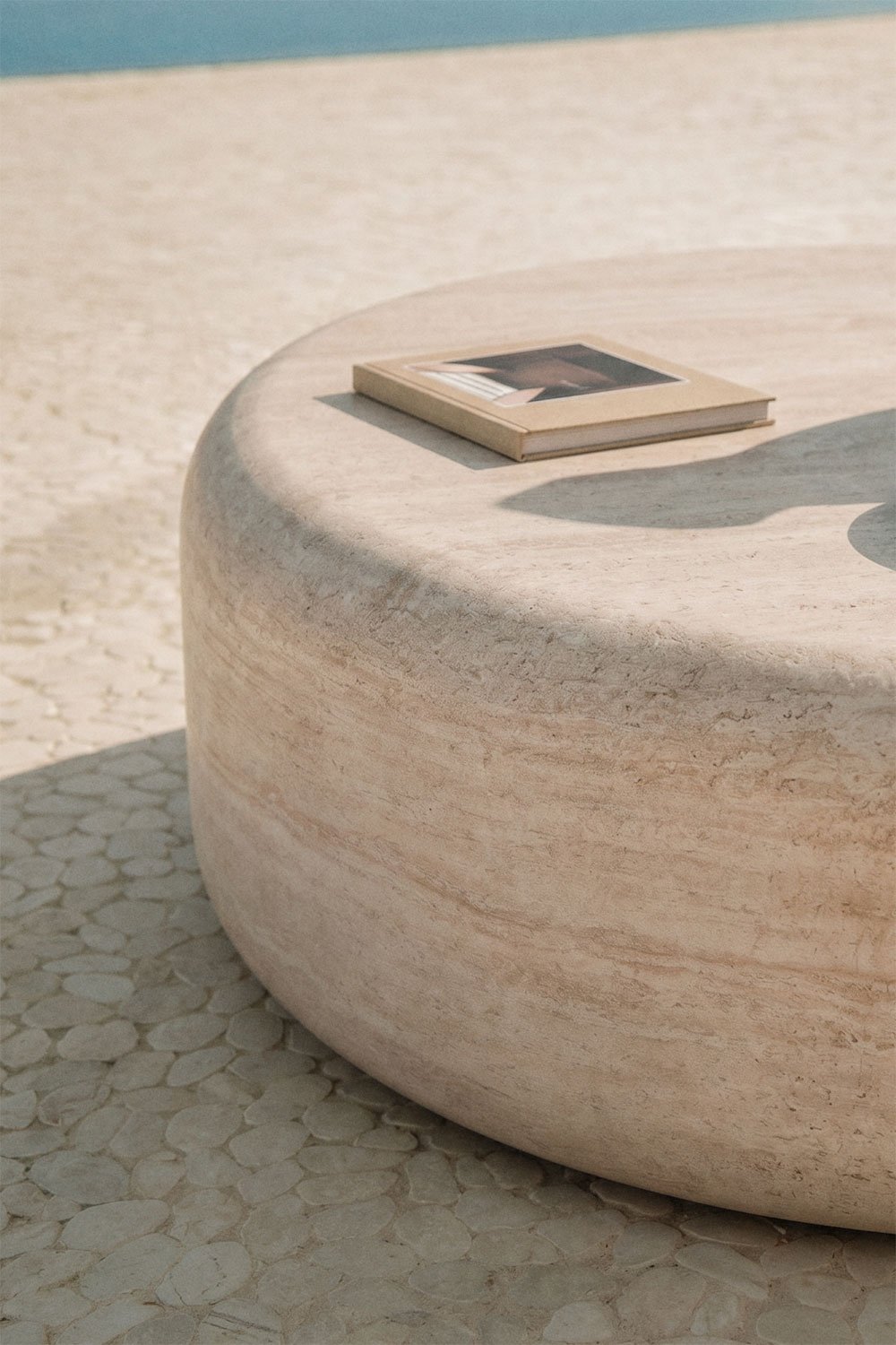 Round Ø100 cm cement Fonelas garden coffee table, gallery image 2