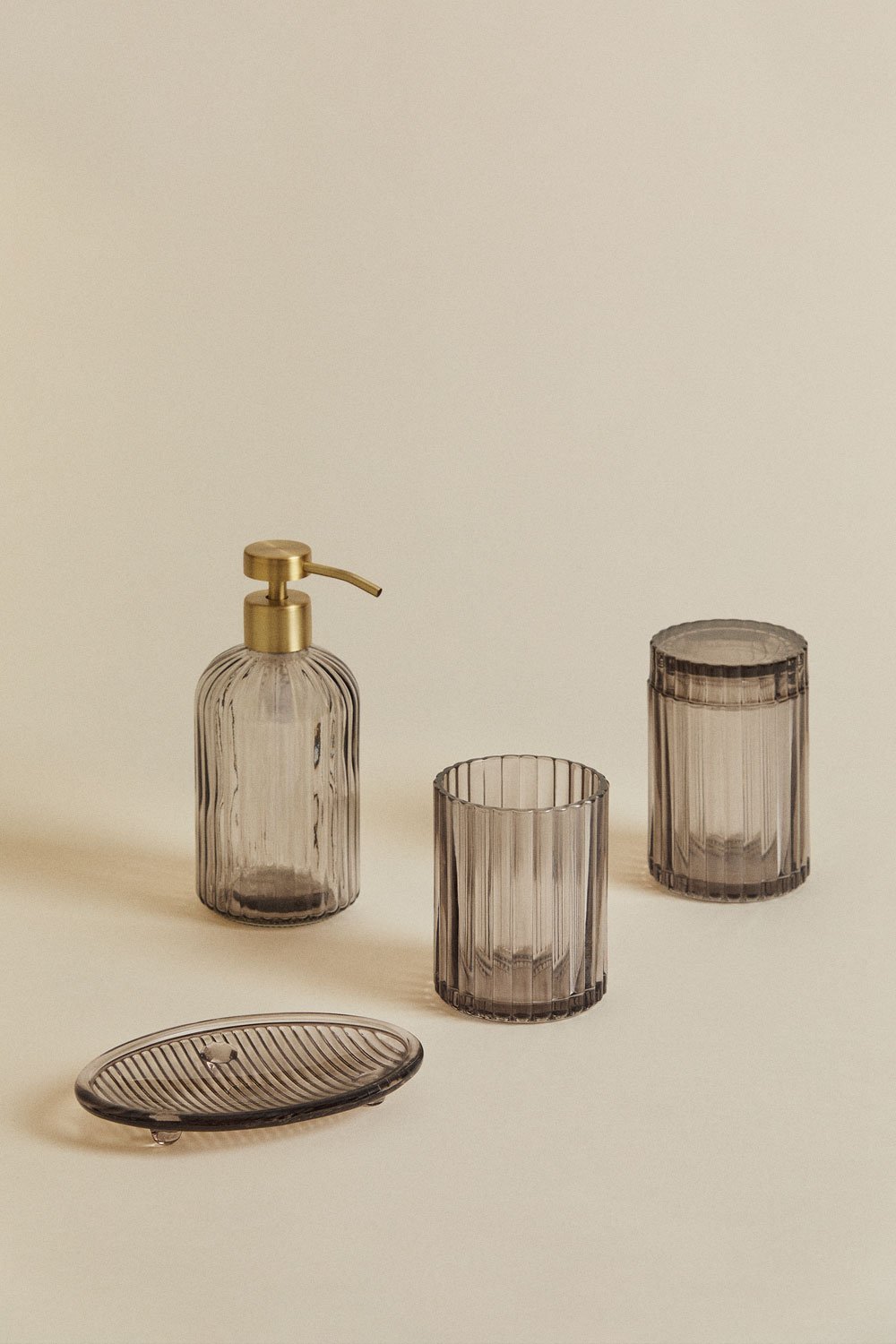 Mercury grey glass bathroom accessories set Gariel, gallery image 2